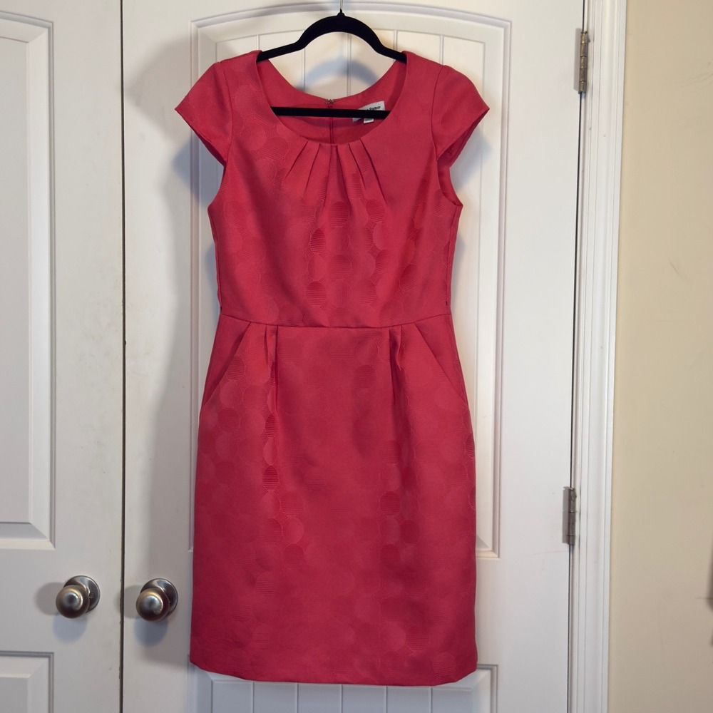 Shelby & Palmer Coral Pink Jacquard Sheath Dress Cap Sleeve Pleated Neck Size 8 - Picture 2 of 10